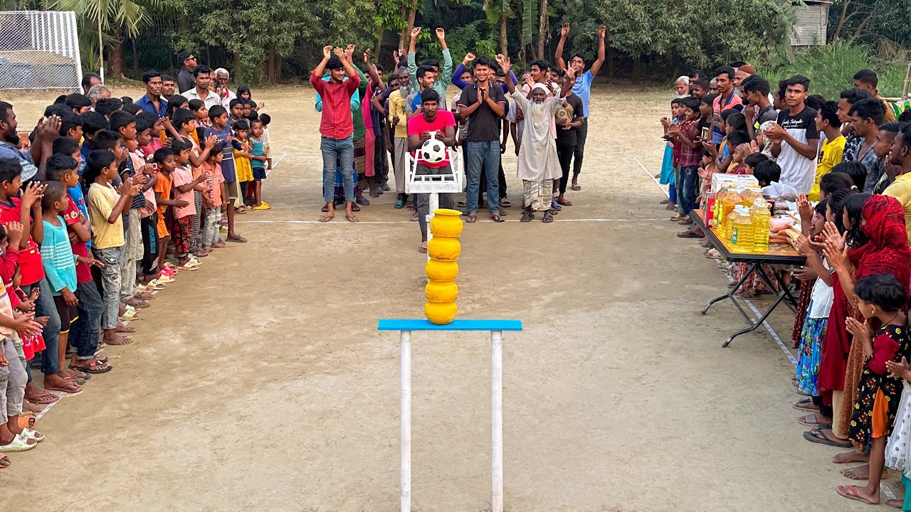 কামান থেকে গোলা ছুড়ে ঘটির টাওয়ার ভাঙ্গার আজব চ্যালেঞ্জ। গ্রামের ছোট বড় সবাই খেলার আনন্দে মাতলো