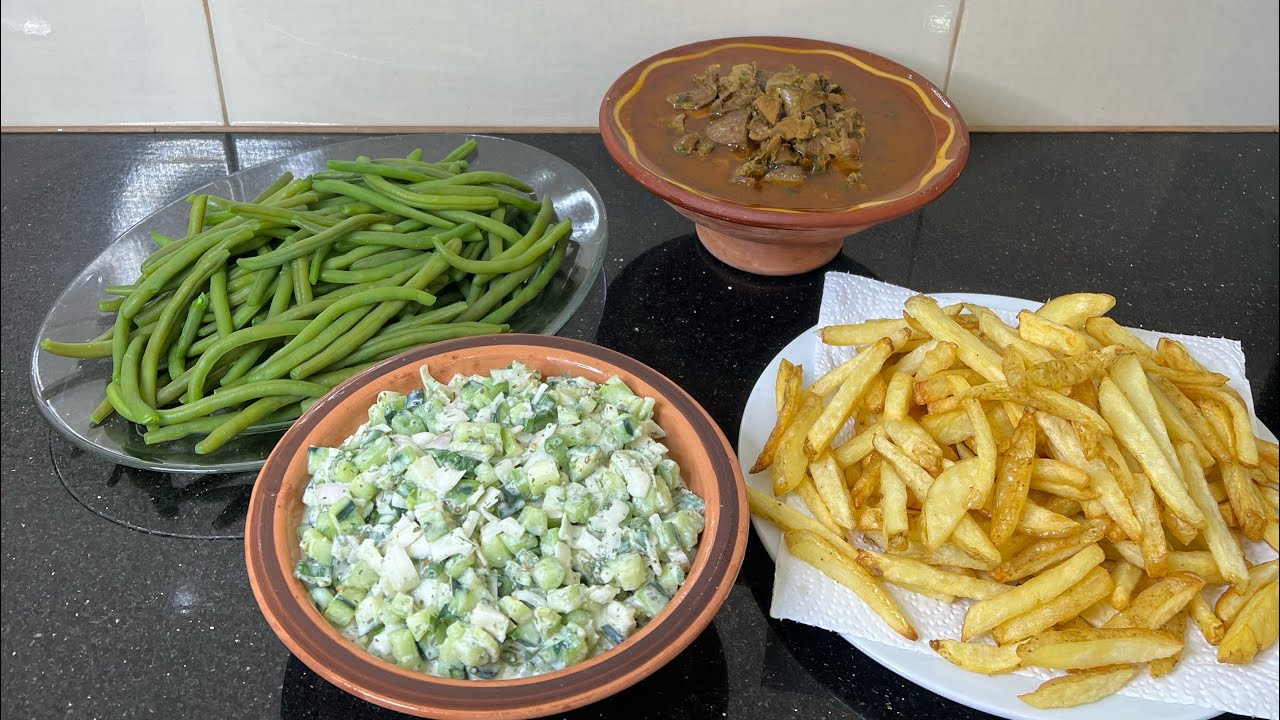 Menu de Midi :HARICOTS VERT / ABATS DE POULET / SALADE DE CONCOMBRE