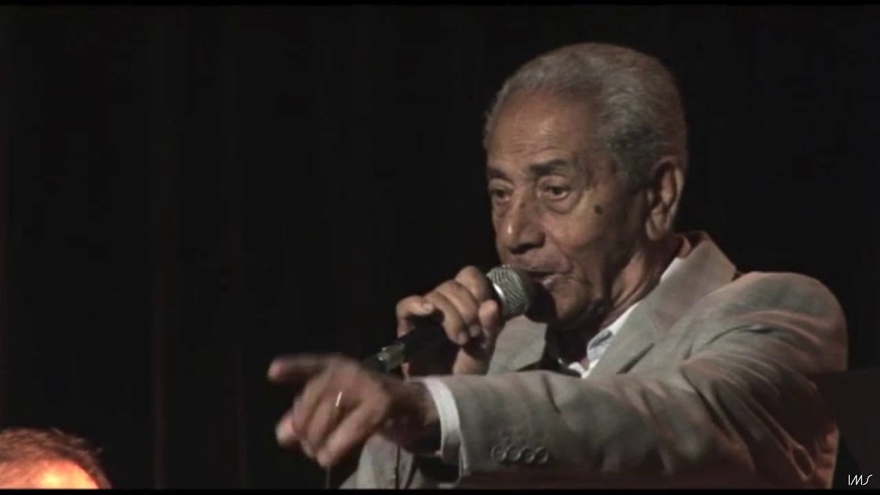 Roberto Silva canta 