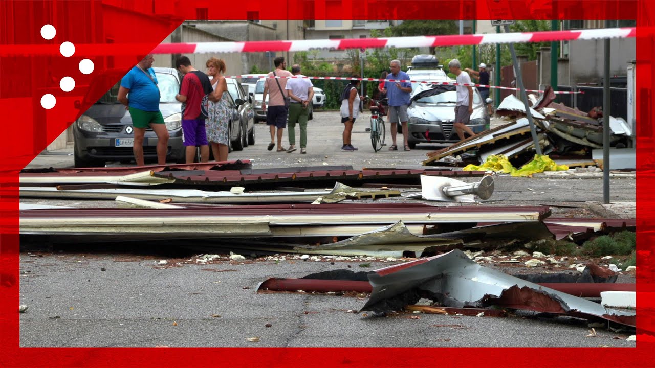 Danni del maltempo a Casale Monferrato (AL): tetti divelti e molte lamiere in strada