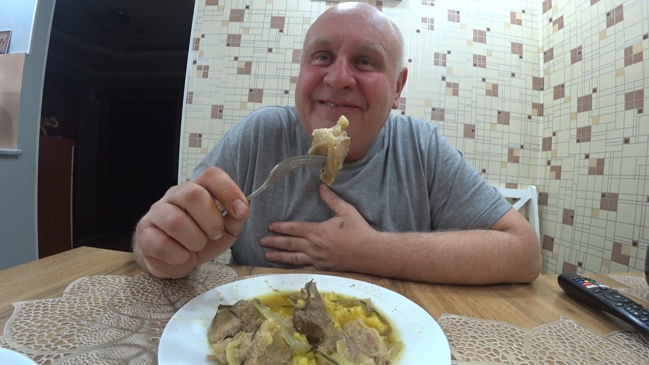 ВЛОГ/Без ВИНА ПЬЯНА/МУЖ ТРЕБУЕТ МЯСО ГОВОРИТ СКОРО ЗАКУКАРЕКАЕТ/КАЗАН МЯСА ПО КОРОЛЕВСКИ С ПАЛЕНТОЙ