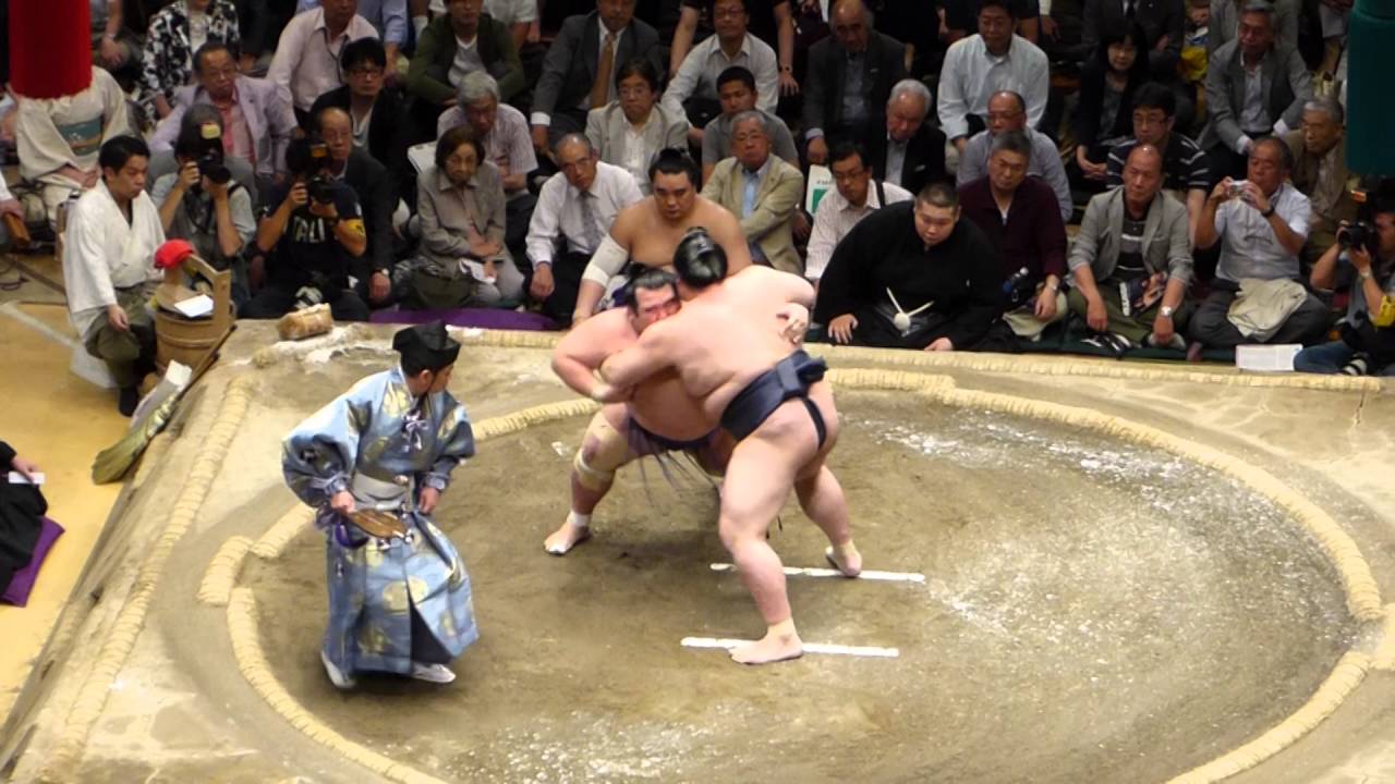 Ozeki Kisenosato (11-4) - Ozeki Kotoshogiku (6-9) , Sumo : Natsubasho '15