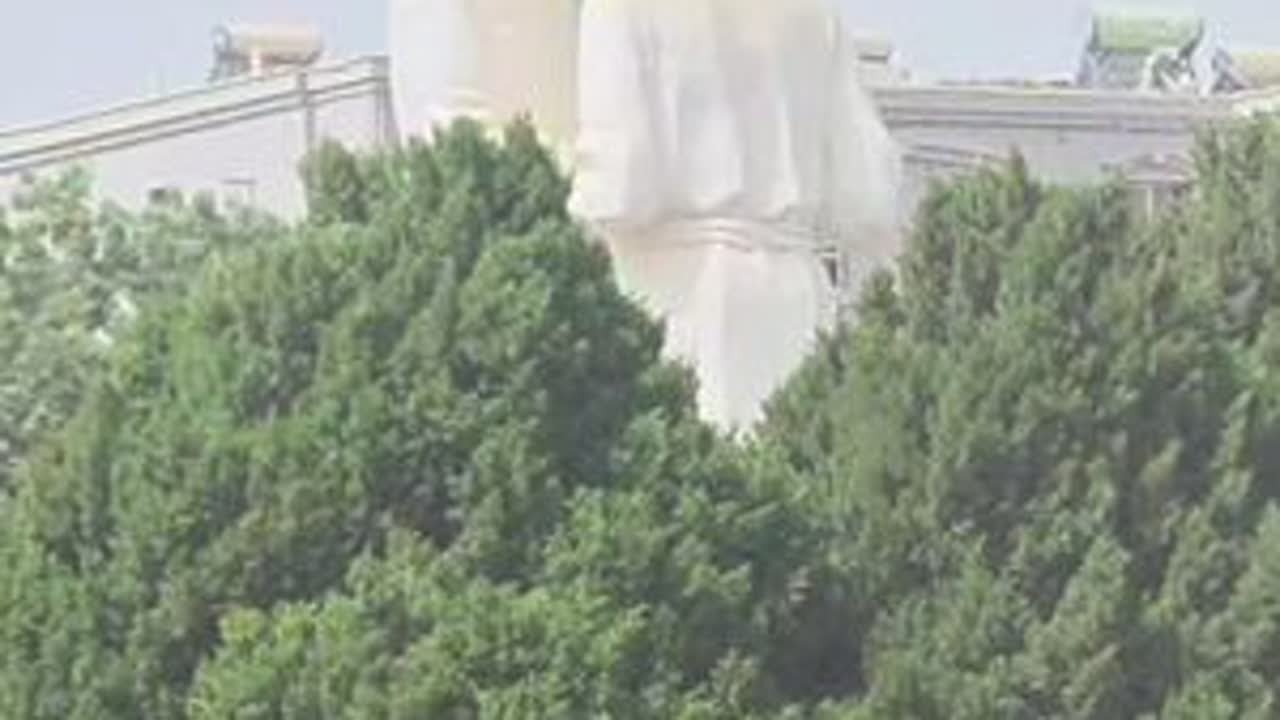 铁岭退休老两口自驾游来到于田库尔班大叔纪念馆重温儿时的记忆#旅行日记随拍