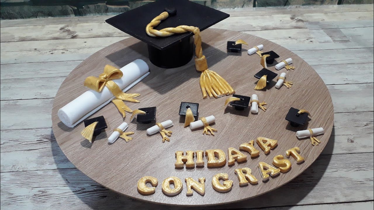 طريقة صنع قبعات🎓 وشهادات 📜من عجينة السكر لتزيين التورتات و الكاب كيك و الحلويات