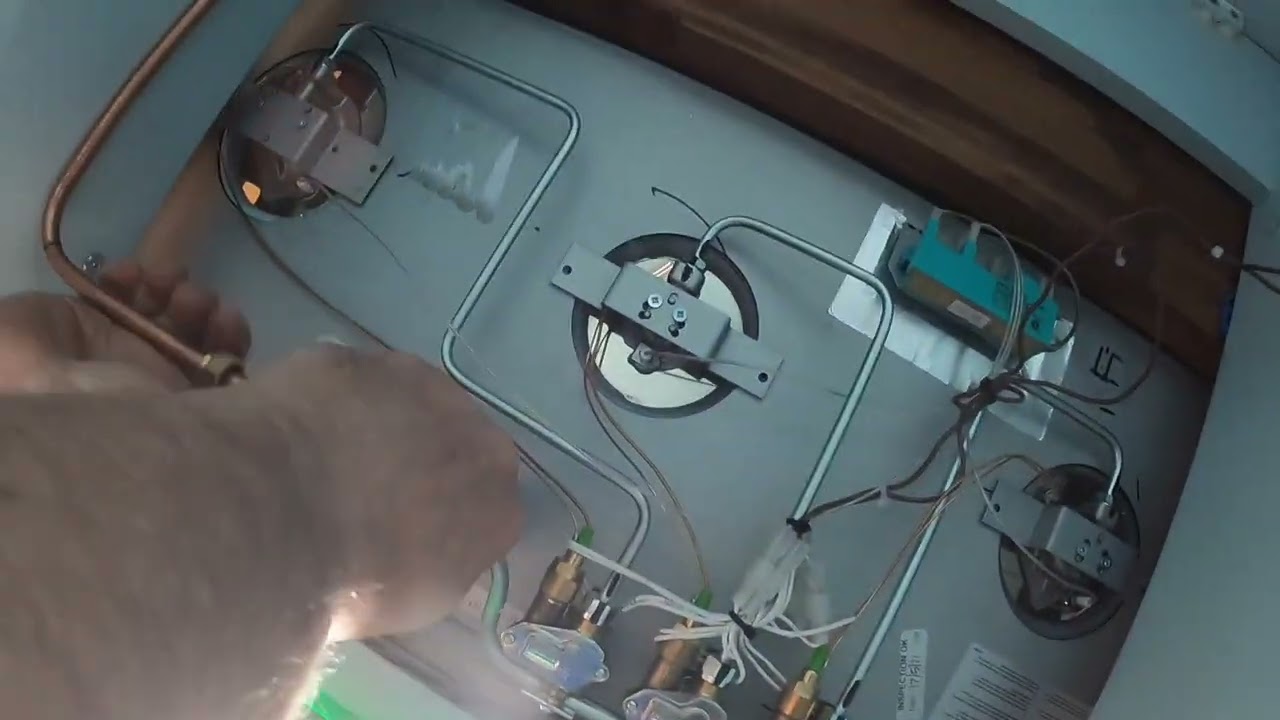 VLOG 77, Установка варочной панели и духовки на узкой лодке