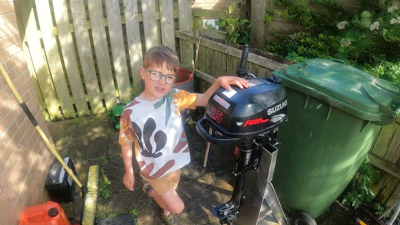 Let’s Look At - Sunny Talks About His Suzuki DF2.5 4 Stroke Outboard Engine