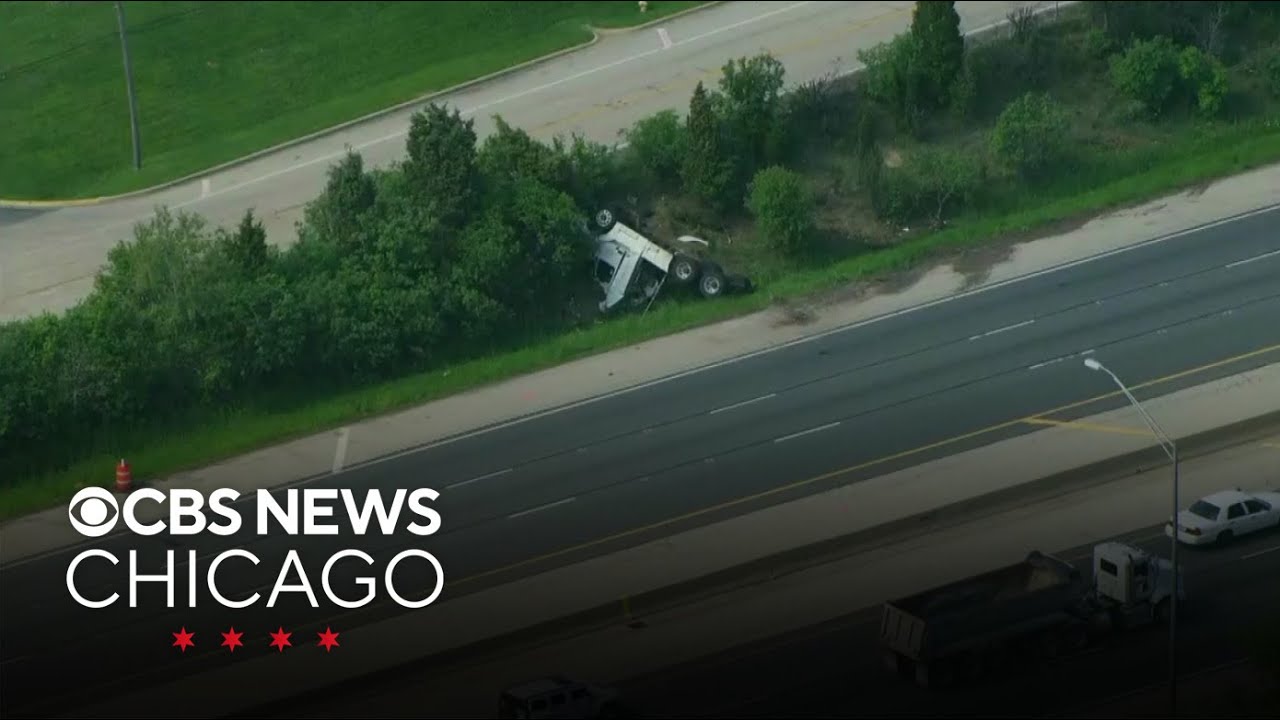 Fatal crash shuts down southbound I-55 near Cass Ave. in Darien