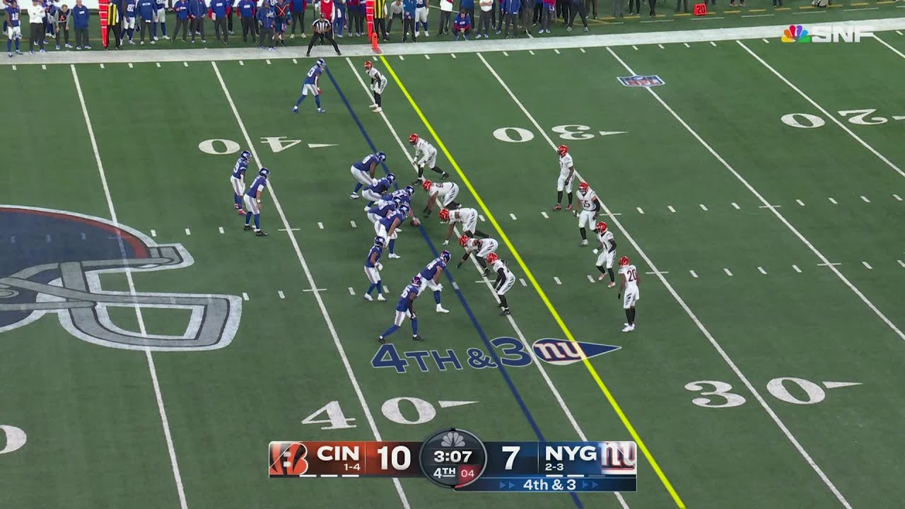 DJ Turner with a DIVING pbu to give the ball back to the Bengals offense