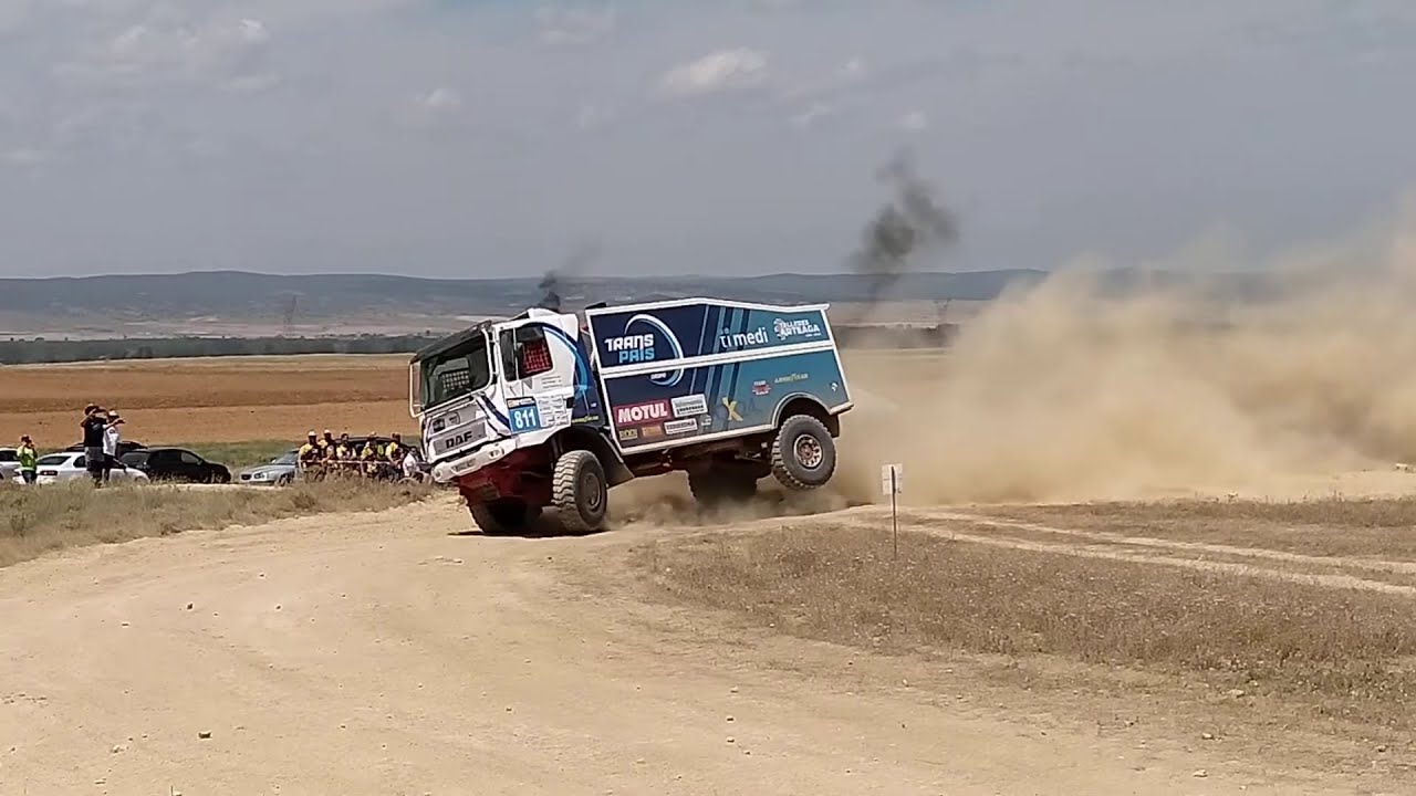 Curva espectacular camión a 3 ruedas Baja Aragón 2023