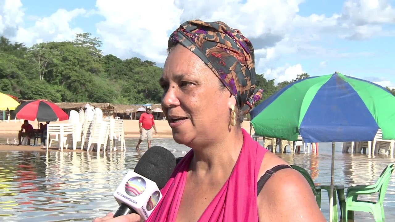 Praia do Cacau atrai banhistas pela calma e mar suave em Imperatriz