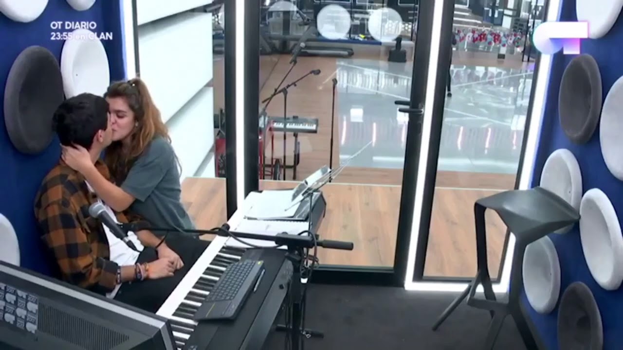 Amaia le da un beso y ánimos a Alfred | OT 2017
