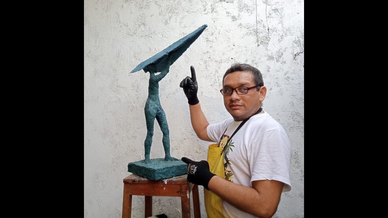 escultura en pasta de cartón