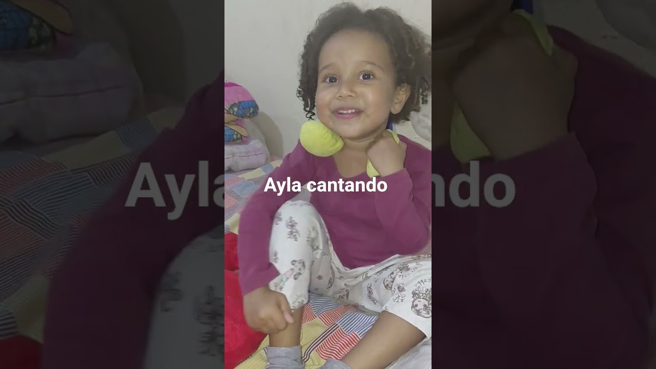 Ayla cantando