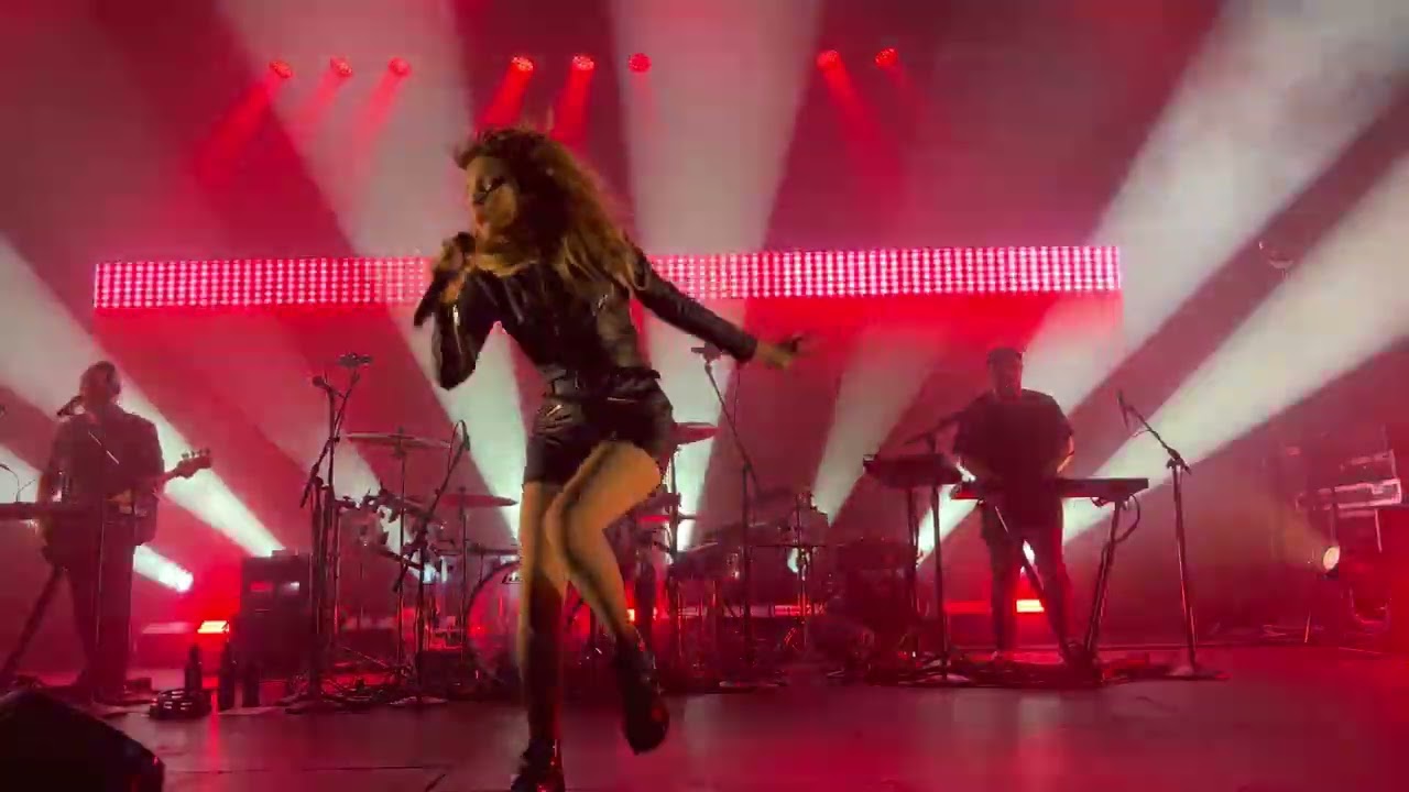 Chvrches (Live) - Bury It (Kansas City, MO - Uptown Theater) (6/16/2022)