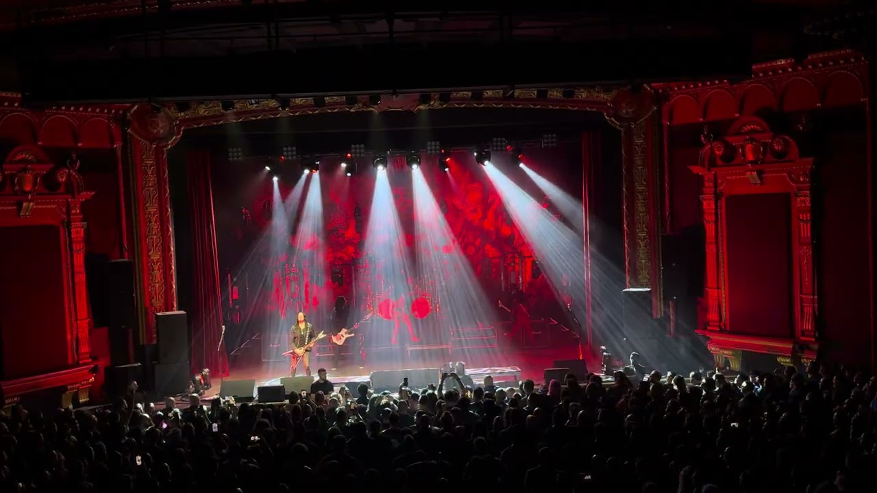 Arch Enemy - Vivre Libre (Live Debut) Montréal L’Olympia 8-05-25