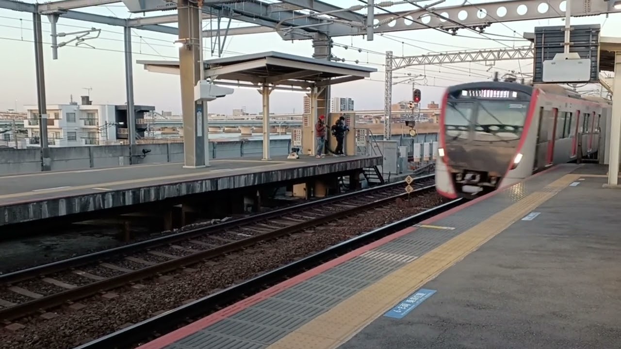 都営5500形5512編成01T快速羽田空港行き八広駅(KS47)通過