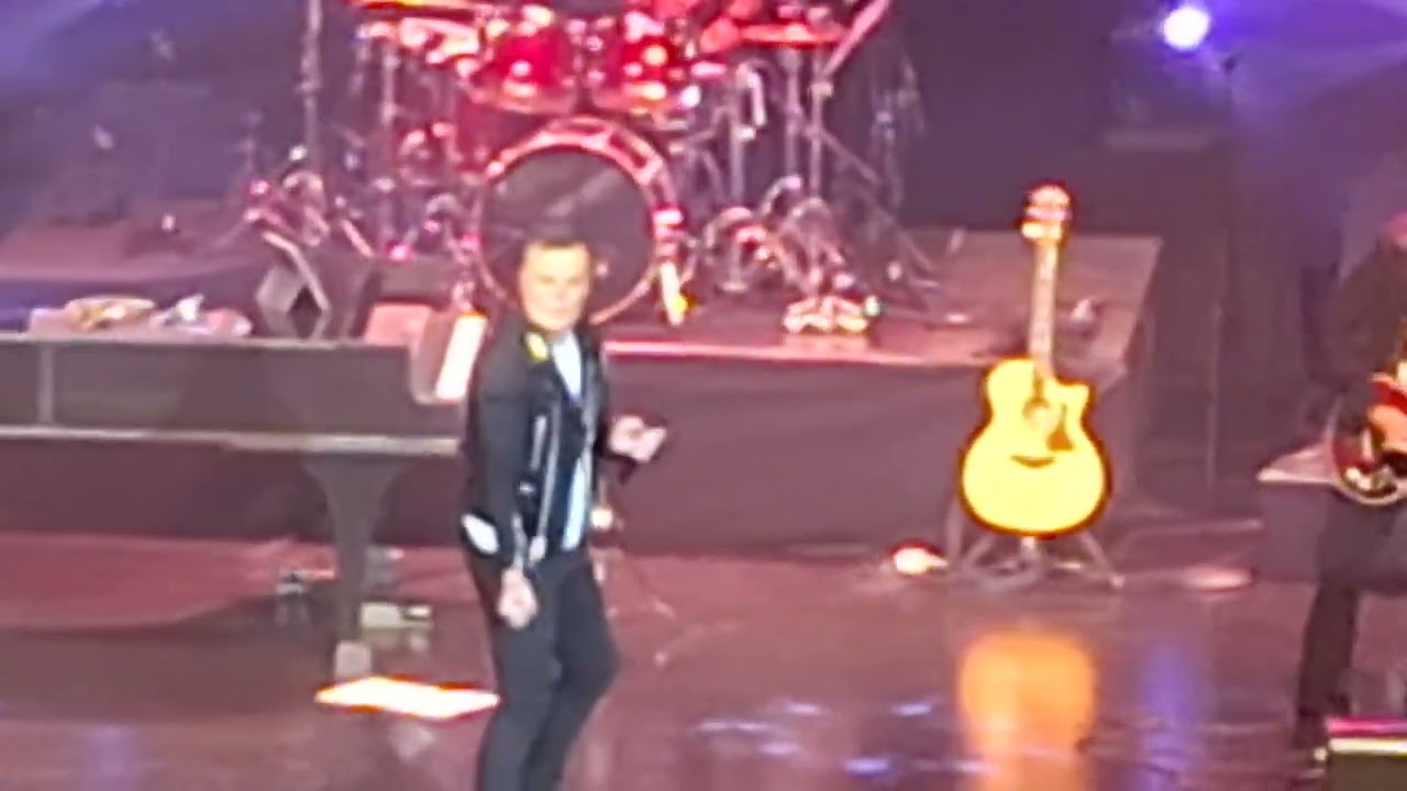 Marc Martel One Vision of Queen - A Kind of Magic (Live)
