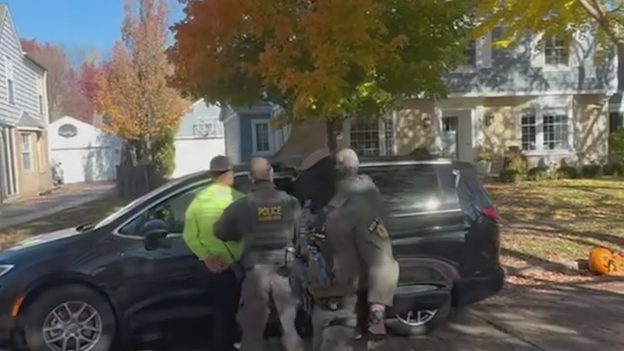 Neighbors rally in Wilmette after landscapers detained by federal agents