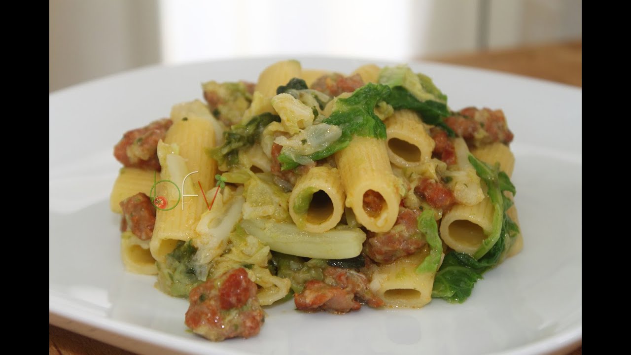 RIGATONI CON VERZA E SALSICCIA - Buono Facile Veloce