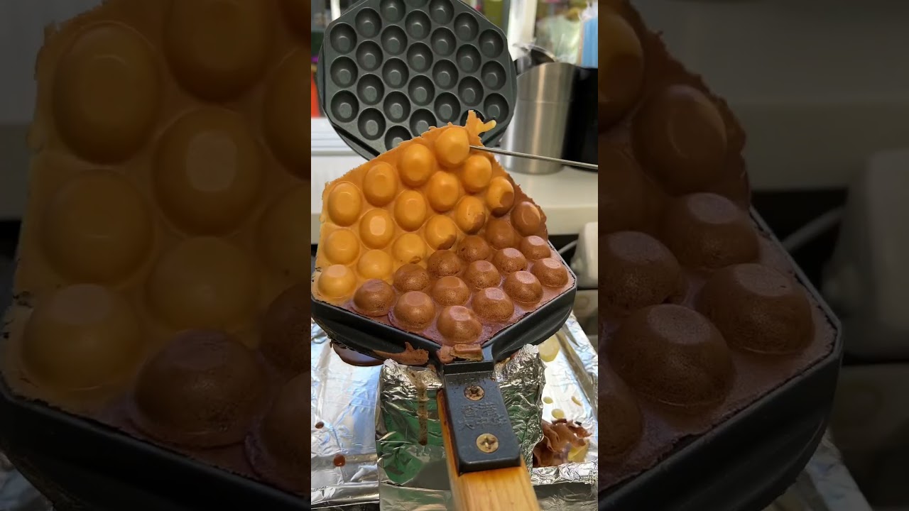 EVER TRIED BUBBLE WAFFLES??🫧 Half & Half (Plain & Chocolate) Egg Waffles!!