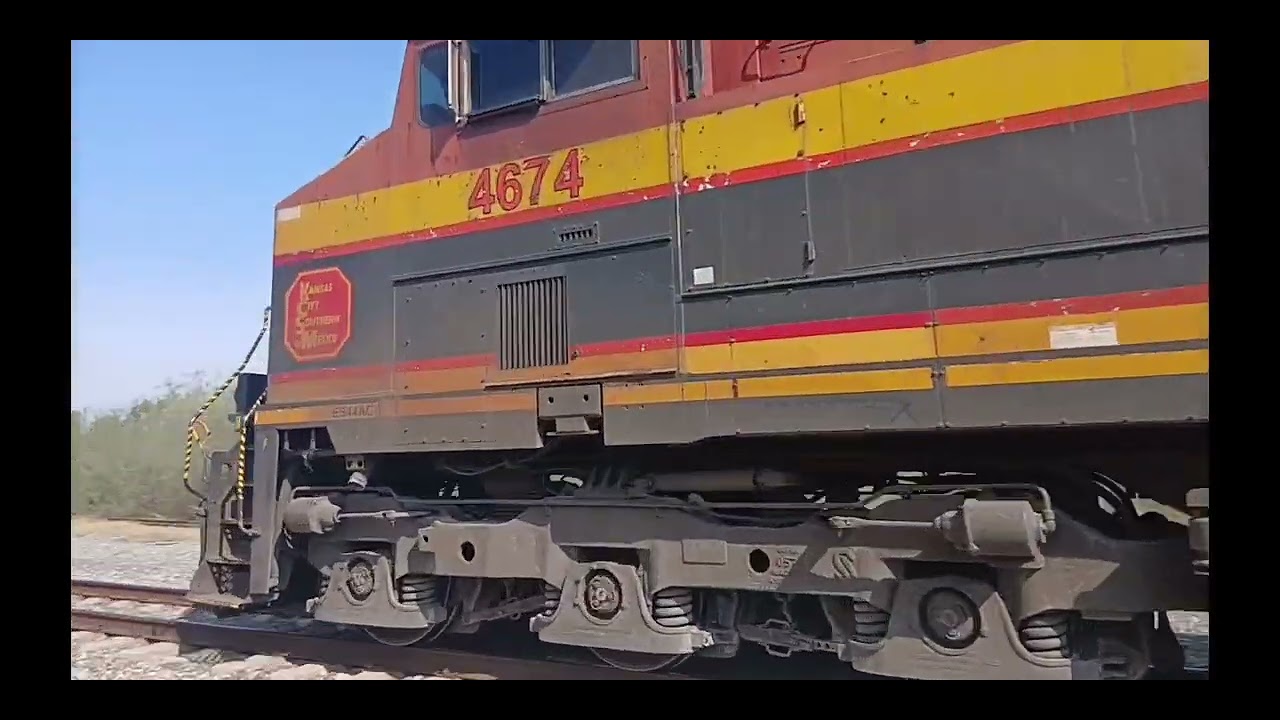 TRENES Y MAS TRENES EN EL DISTRITO MATAMOROS TAMPS Y UNA CONFIGURACIÓN DE LOCOMOTORAS BASTANTE RARO