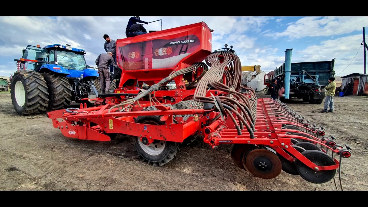 New Holland T8 series and KUHN Espro