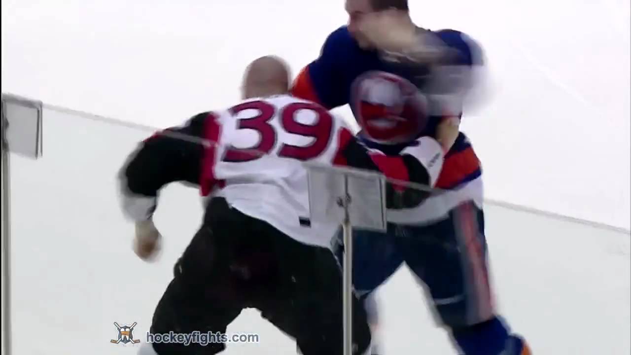 Matt Carkner vs Trevor Gillies Apr 3, 2010
