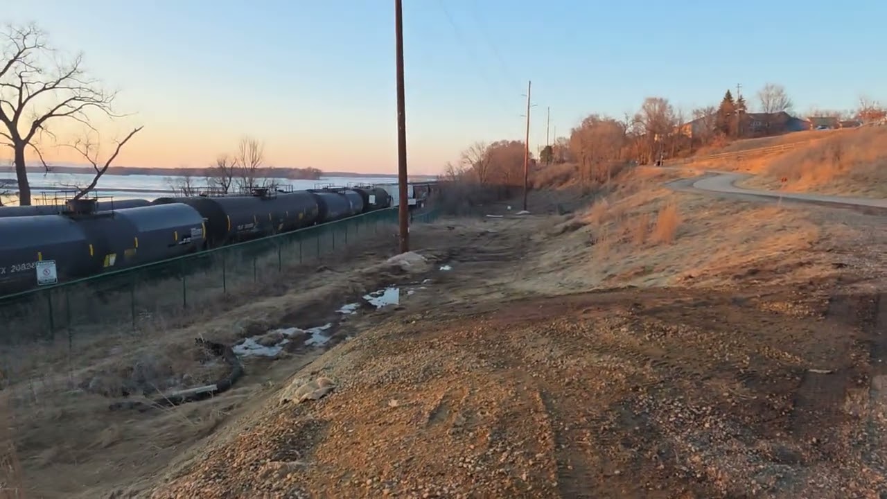 3 Engine BNSF 6999 meets 5 Engine BNSF 3801 on Valentine's Day 2026!! Onalaska, Wi. LOVE THIS!!❤️