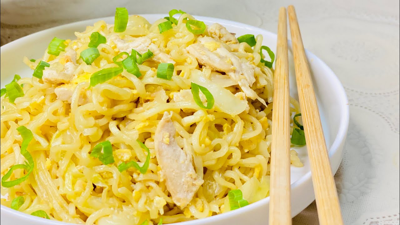 اندومي بطريقه جديده وبطعم خطيرstir fried noodles with a dangerous taste