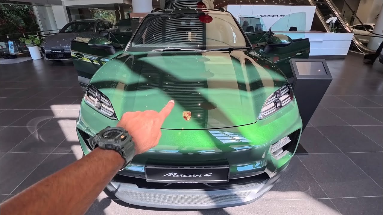 POV! PORSCHE MACAN 4 EV in Oak Green Metallic Neo & Leather Black / Night Green