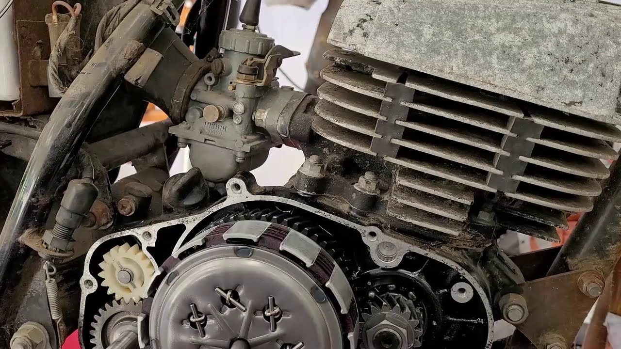 Как снять двигатель на мотоциклах Suzuki серии TS TC. Работа над мотоциклом TS125 Дэвида.