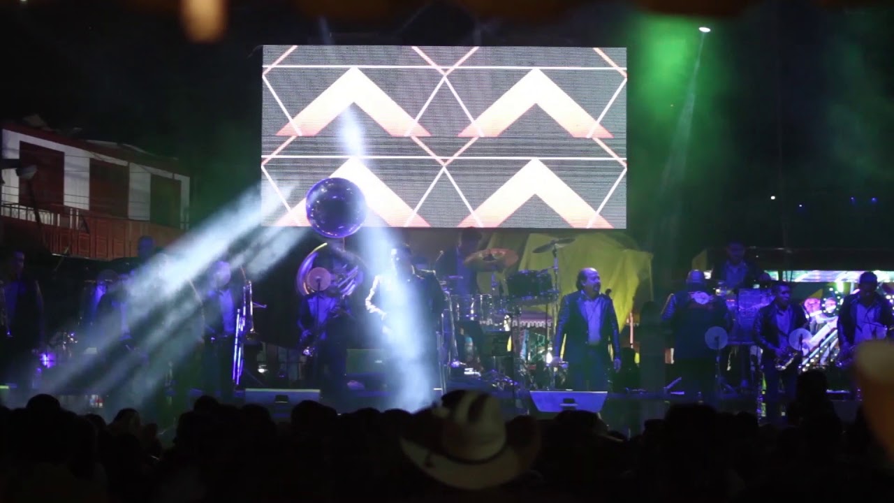 El Quebrador / Ranchero Chido -  Banda Universo (en vivo) - Tema