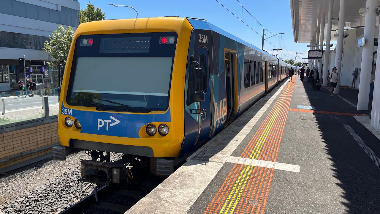 A trip from Flinders Street to Frankston (X'Trapolis)