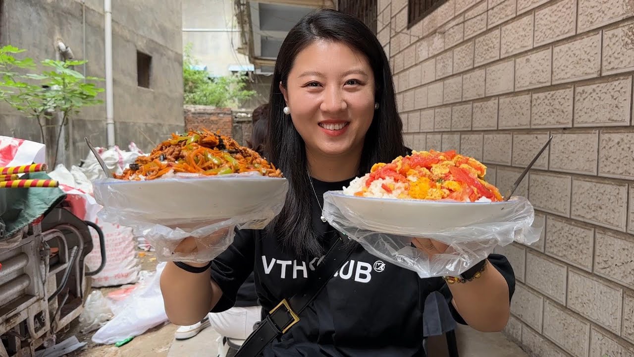 【寻尝姐妹】在洛阳小街里吃午饭，俩人花了12块还打包了一半，这物价真的太感人了！