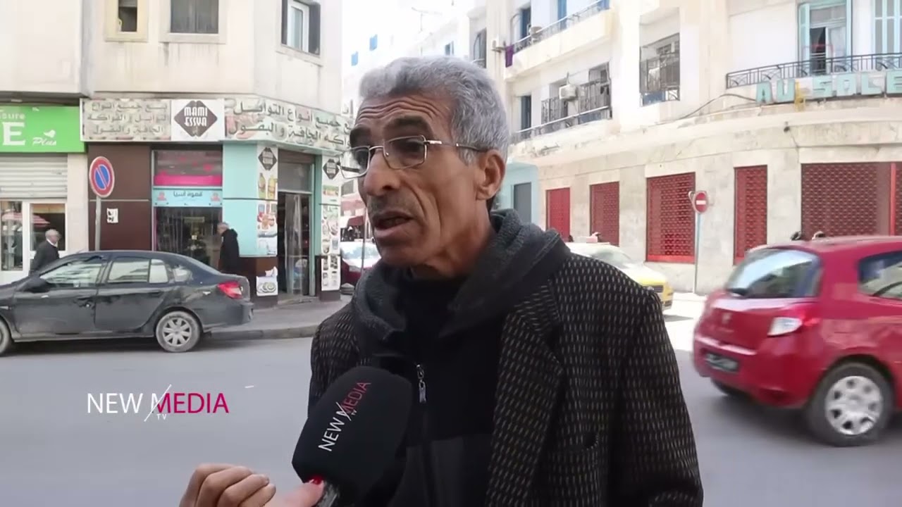 يتشكى من سوء معاملة زوجته  : 