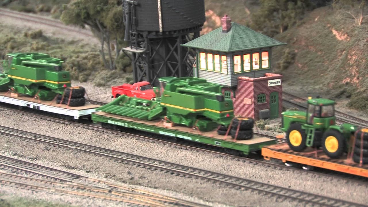 Ralphstrains Military and John Deere ho scale model train on the CB&W Model Railroad