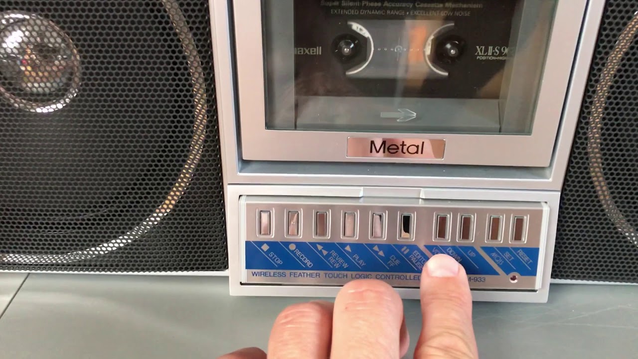Maxell XLII S audio cassette on Toshiba Bombeat