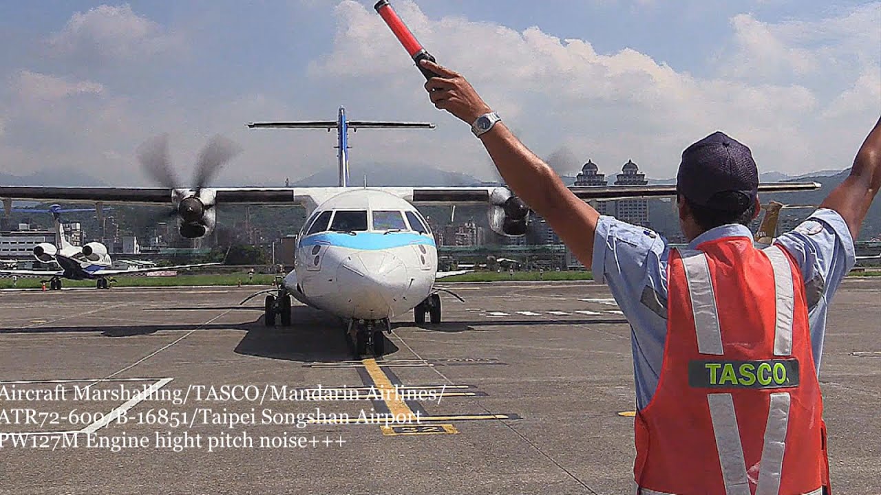 航機引導員/ 地面作業/ 台灣航勤/華信航空/ATR72-600/ B-16851/臺北松山機場/ 發動機PW127M 高音