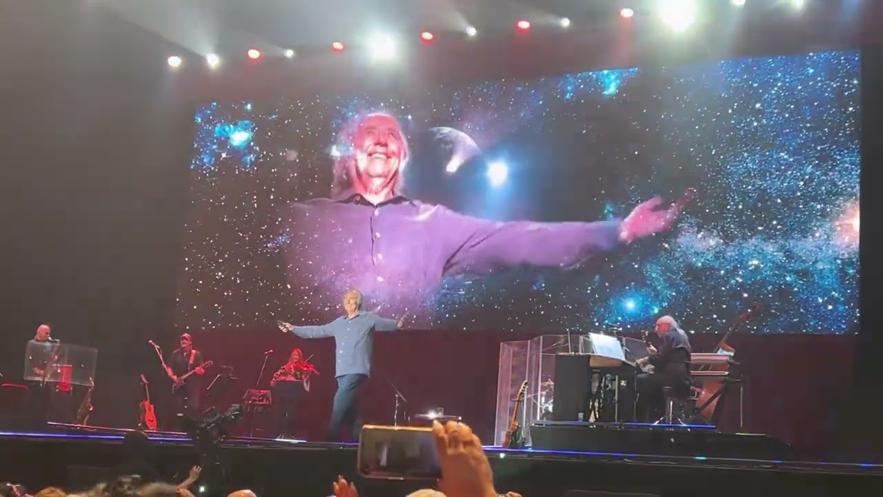 Cantares - Juan Manuel Serrat, directo en su concierto de despedida en Zaragoza