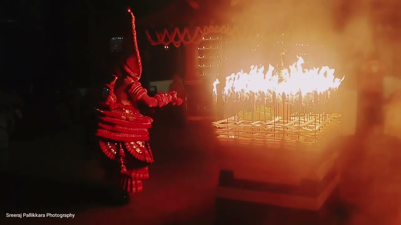 കുമരച്ചന്റെയും, ചക്കിയുടെയും മകനായി ജനിച്ചു ദൈവകരുവായ ശ്രീ കതിവന്നൂർ വീരൻ - തളിക്കാരൻ തറവാട് 
