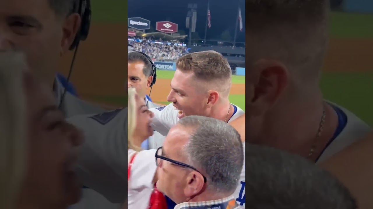 Freddie Freeman kisses his wife after walk-off home run in World Series #mlb #baseball #dodgers