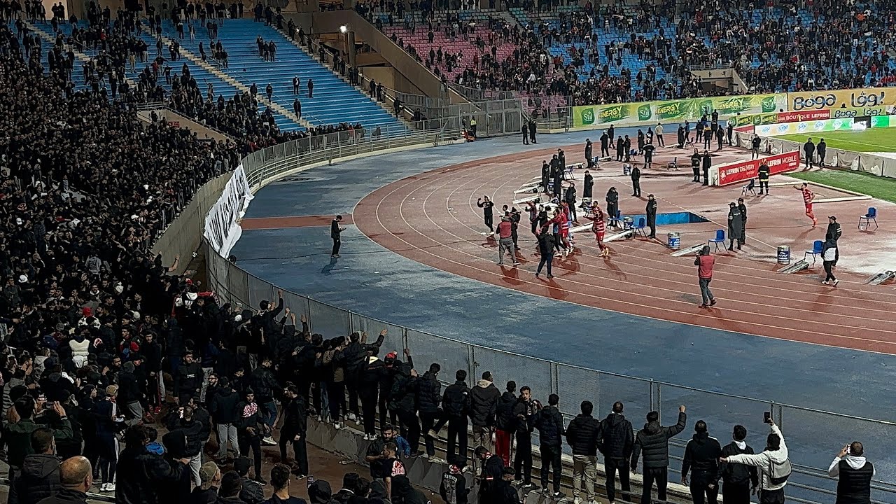لاعبين الافريقي تحتفل مع الجماهير ⚫️⚫️ يخافوا منا هوما