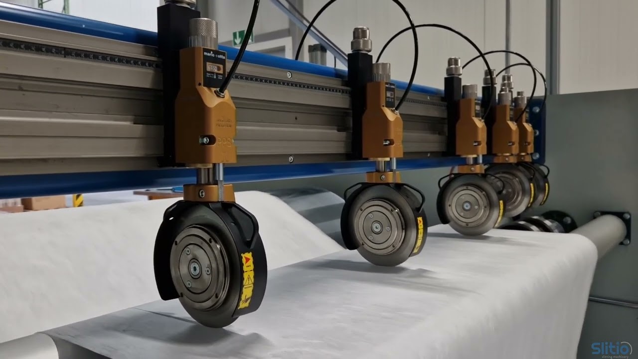 Automatic winding and slitting stand with automatic roll change | Řezac&iacute; stroj s auto v&yacute;měnou role