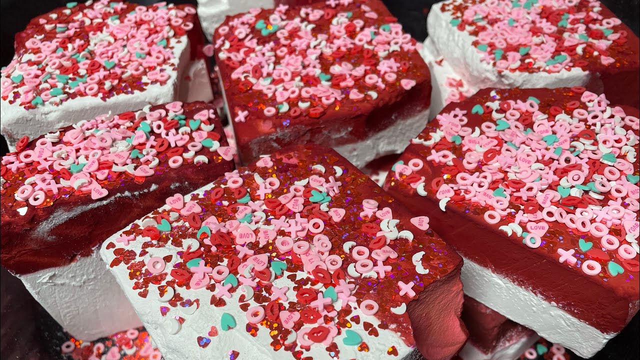 #14DaysofValentinesCrushes | Dip Dyed Gym Chalk with Conversation Hearts & Glitter