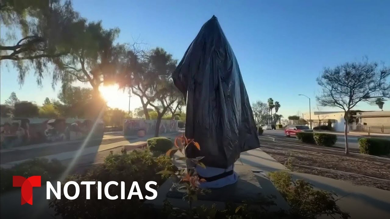 Cubren estatua de César Chávez y su nombre es removido de instituciones | Noticias Telemundo