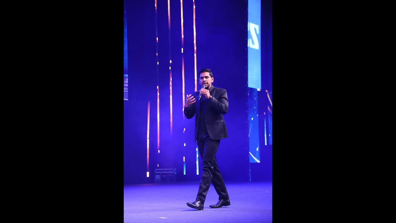 MC Anuj Char hosting One Zeiss Awards 2023