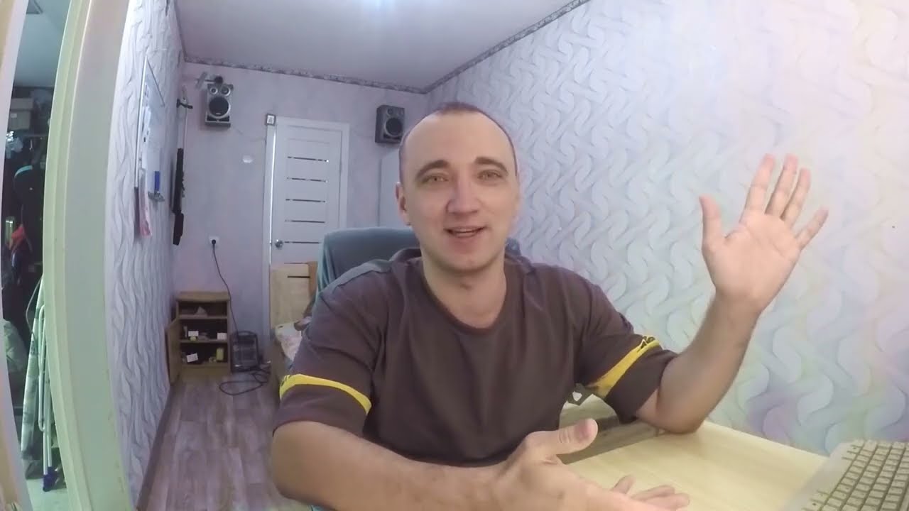 У AVITO новый прикол. Шмотки и обувь только через доставку. Пользователи в шоке.