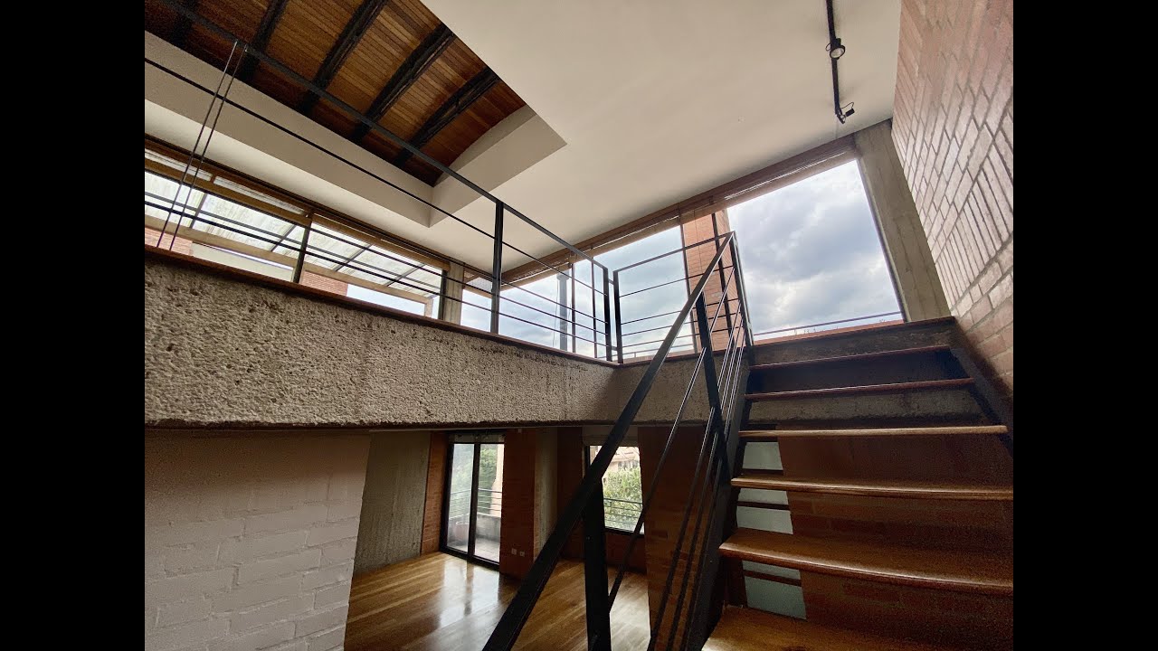 VENDO LINDO Y MODERNO PENT-HOUSE DÚPLEX CON TERRAZA, EN  LOS ROSALES. BOGOTÁ