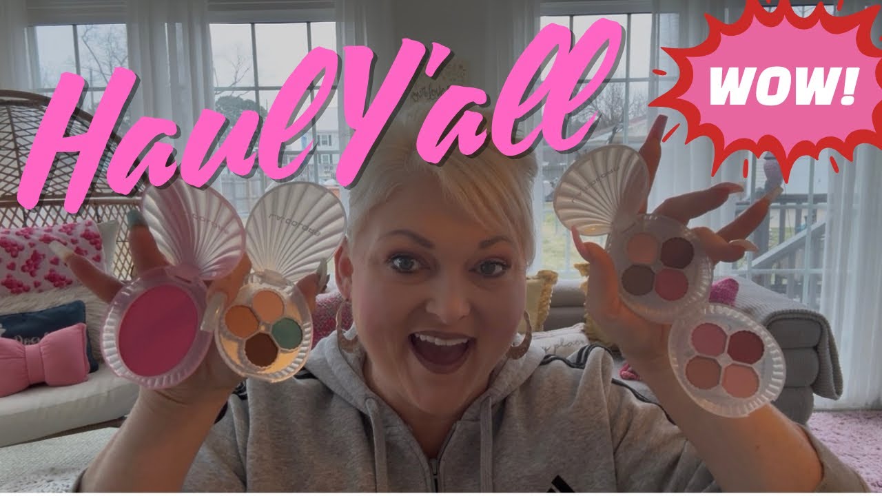 HUGE DOLLAR TREE HAUL Y’ALL… MAKEUP SWATCHES AND LOTION SMELLS..STAY TIL THE END