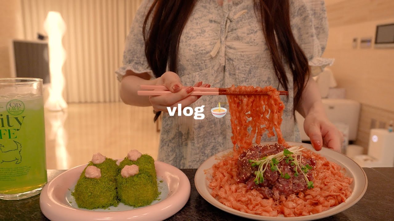vlog |  더운 여름에도 입터진 집순이 일상 🥵 🍉 육회 칼빔면과 명란주먹밥, 초당옥수수 솥밥, 도시락으로 차돌박이 묵은지 초밥